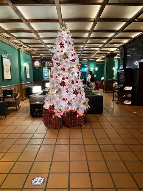 & Co Pub and Kitchen