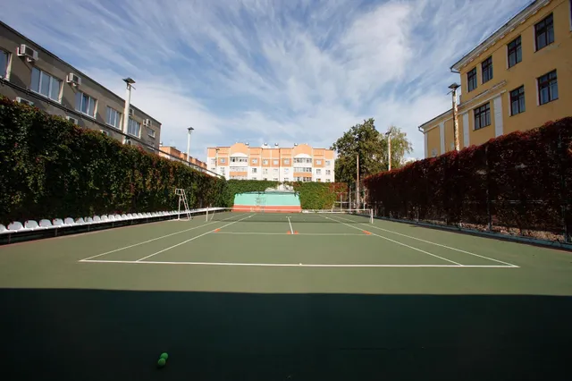 Ryan Johnson, Отель