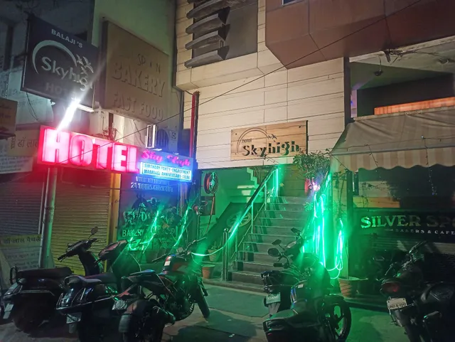 Sky High - Hotel And Banquet