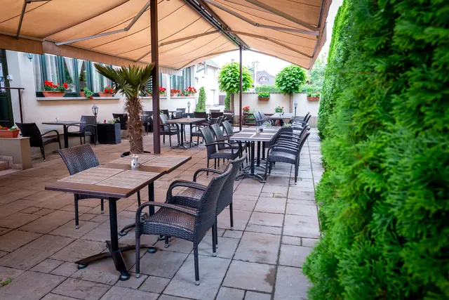 Yellow Pub Restaurant