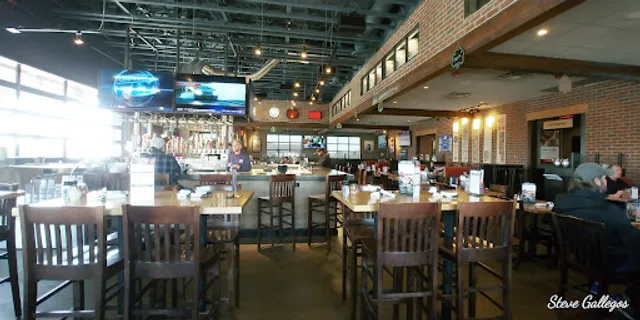 Old Chicago Pizza + Taproom