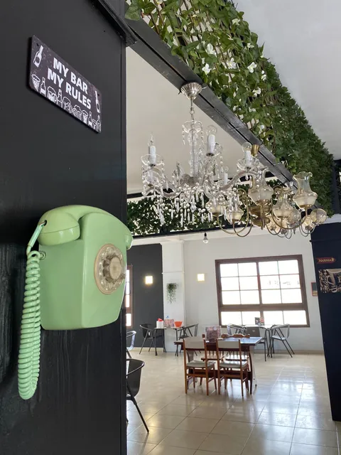 Recuerdos Cafe & Lounge