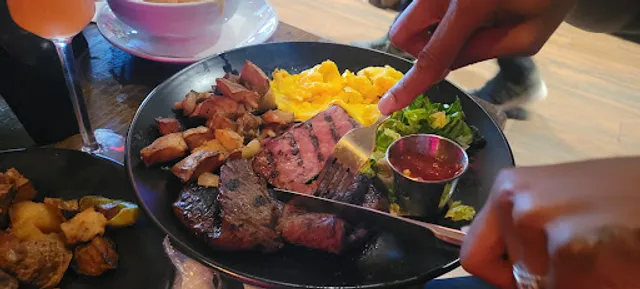 Hoa Restaurant & Lounge