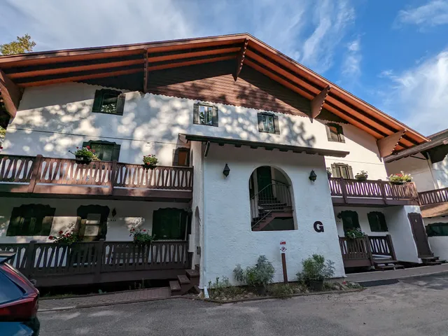 Lakeside Mont-tremblant Retreat