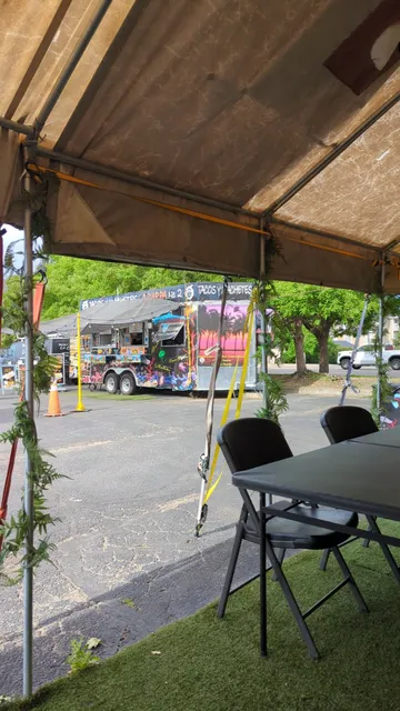 Tacos Y Machetes la Carpa