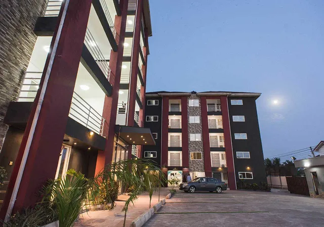 Earl Heights Suites Hotel