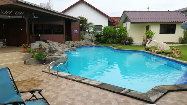 Baan Laksee Pool Villa