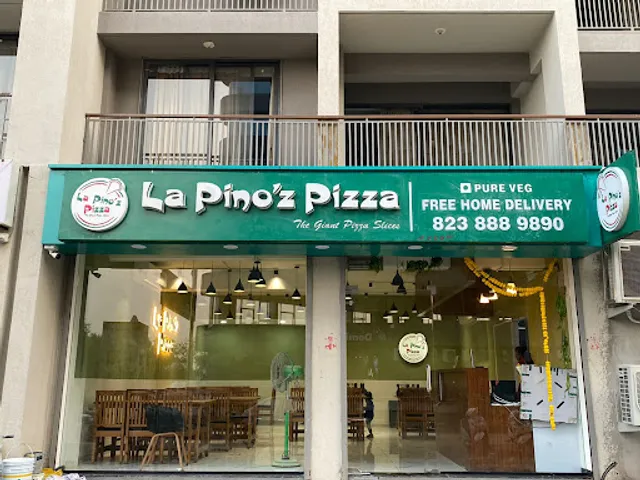 La Pino'z Pizza Makarpura