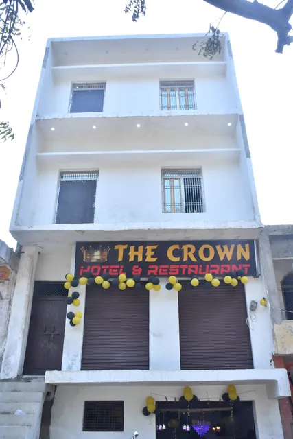 OYO THE CROWN HOTEL & RESTAURANT