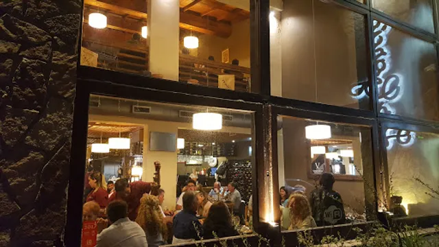 Los García Carnes & Vinos