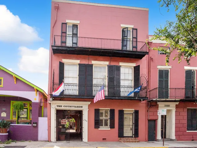 The Courtyards On Royal