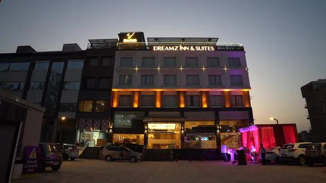 HOTEL DREAMZ INN & SUITES