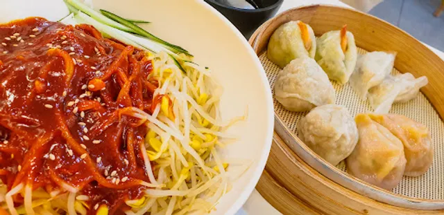 Sinpo Mandoo(신포우리만두)