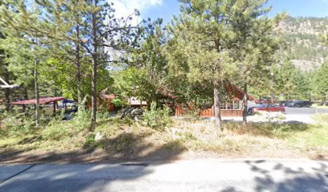 Lupine Market and Café