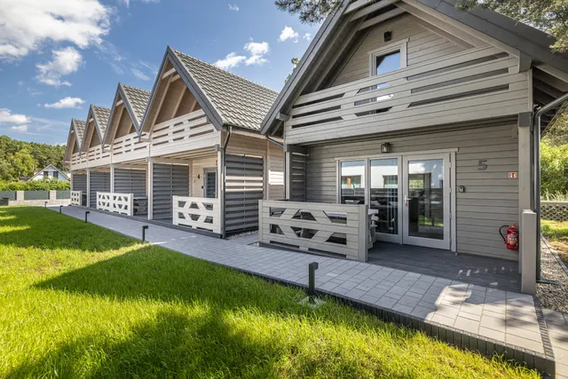 Natura Jantar, Całoroczne domy drewniane na wynajem, wypożyczalnia elektrycznych rowerów, hulajnóg, desek e-foil