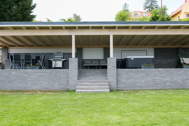 Flow House and Garden