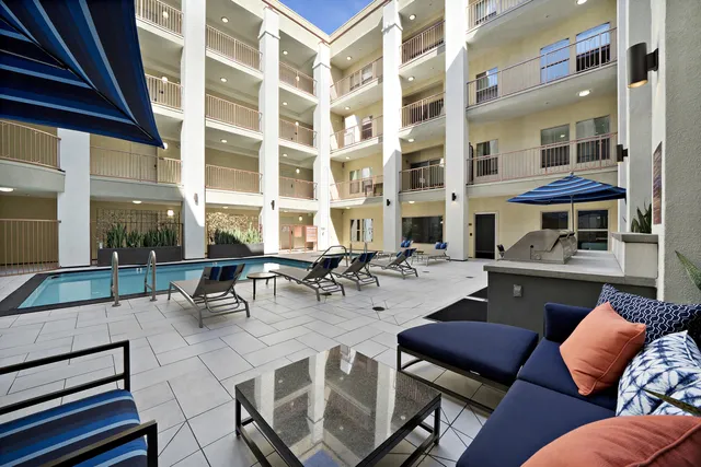 Boulevard on Wilshire