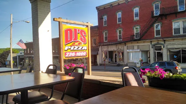 D J's Pizza