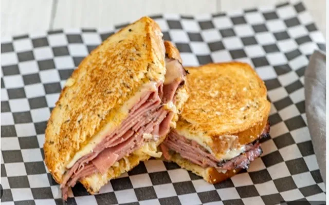 On A Roll Food Service