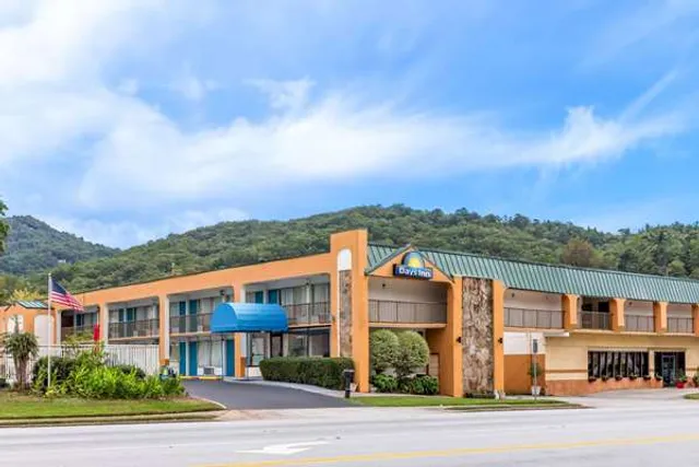 Days Inn by Wyndham Clayton