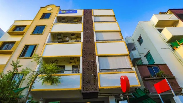 FabHotel Happy Stay Inn - Hotel near nagpur bus stand