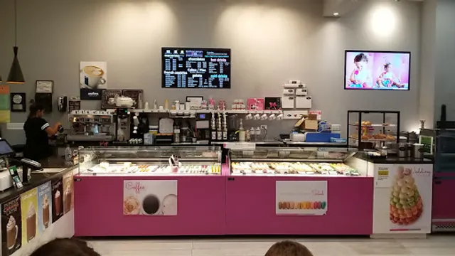 Le Macaron French Pastries