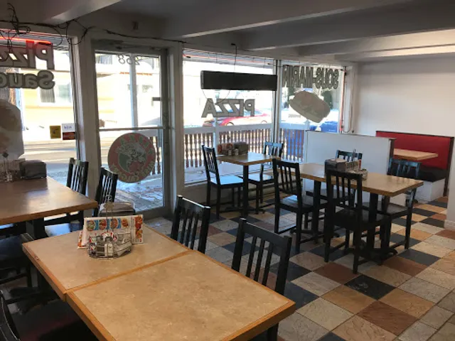 Pizza Miss Calgary - Pizza 2 pour 1