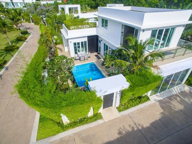 Luxurt 4 bed pool villa in Pattaya