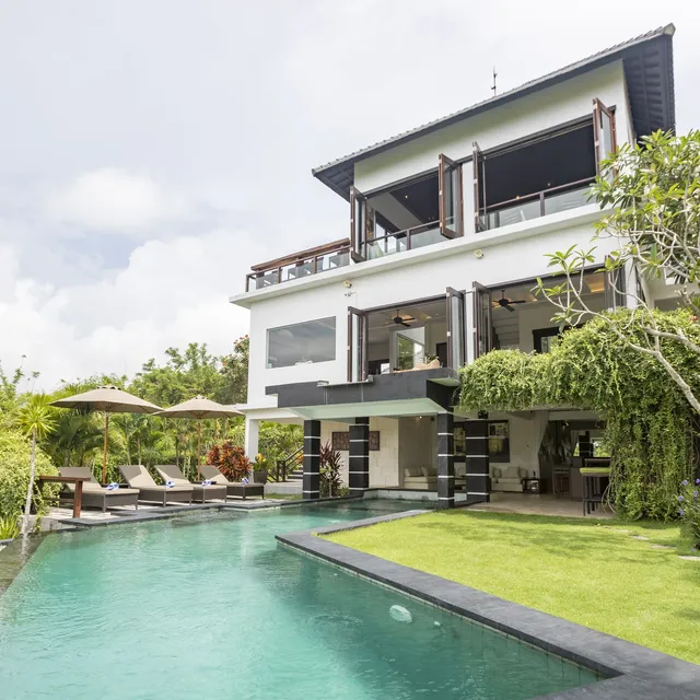 Moonlight and Sunshine Villa