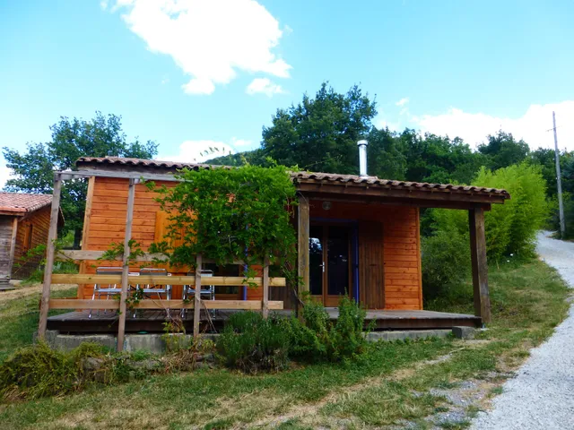Chalets d'Arbres - Gîte ardèche avec piscine et jeux enfants