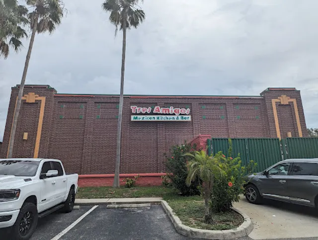 Tres Amigos Cantina