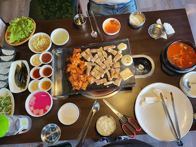 고인돌김치떡삼겹