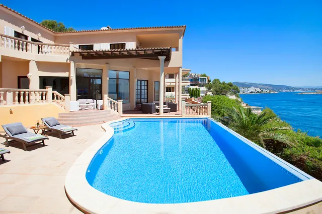 Villa Juan Carlos | Luxury Seafront Villa in Mallorca