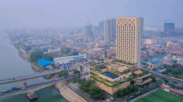 SUN & MOON, Riverside Hotel