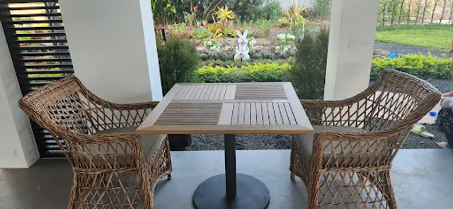 The White House and Cafe Lahan Sai (เดอะไวท์เฮ้าส์)