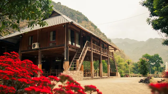 Nhà Tân- Maichau Homestay &Tours