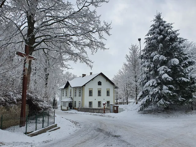 Stará škola v Dolní Hedeči