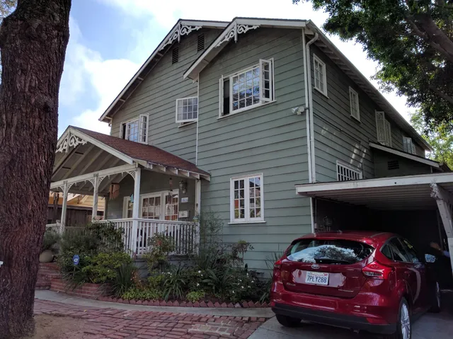 Elaine's Hollywood Bed and Breakfast