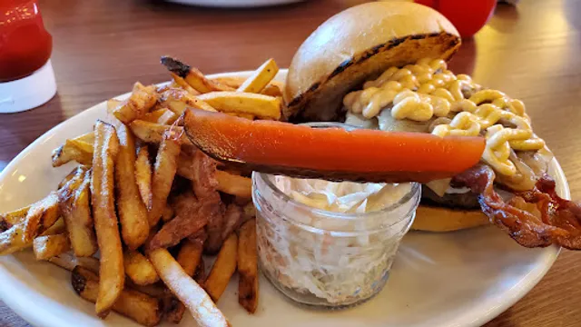 La Belle & La Boeuf - Burger Bar - Montréal - Avenue des Canadiens