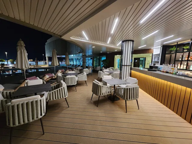 ELEVATE Lounge Bar - Towers Rotana