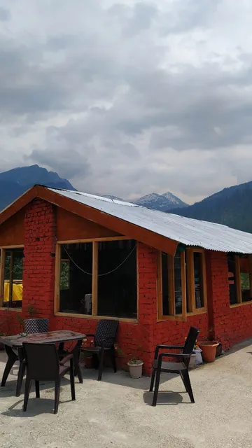 schanagzer lodge and cafe