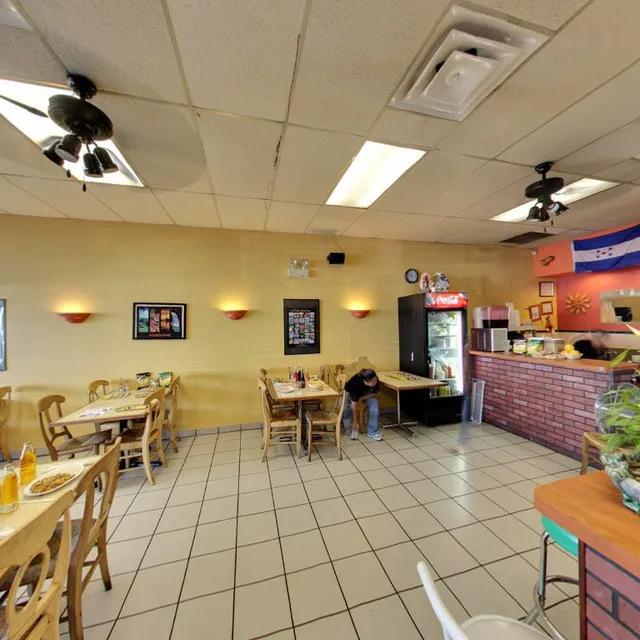 Super Pollo & Taqueria - Comida Hondureña