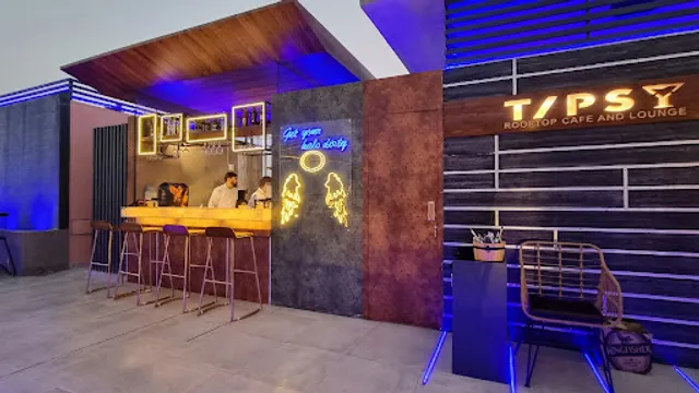 Tipsy Rooftop cafe and lounge