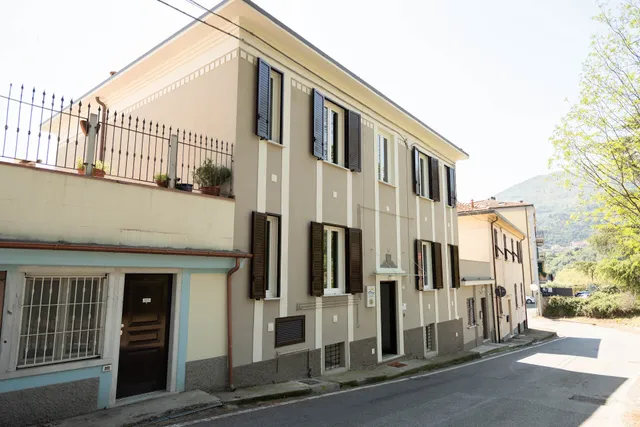 Le camere sui colli, La Spezia