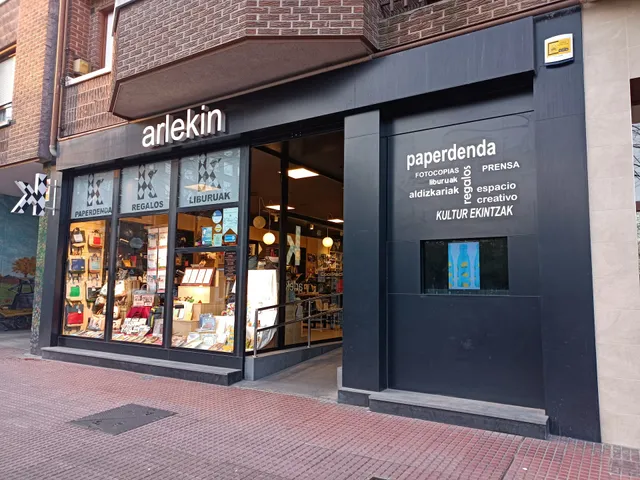 arlekin - libreria, papeleria, periodicos, revistas, regalo y fotocopias