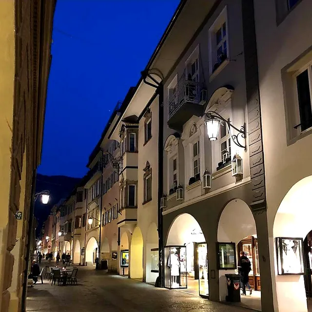 City Apartments Portico