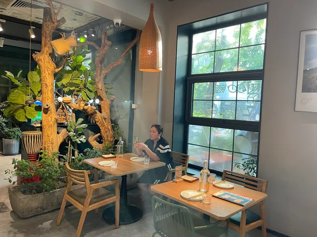 Yin & Out Lijiang Theme Restaurant