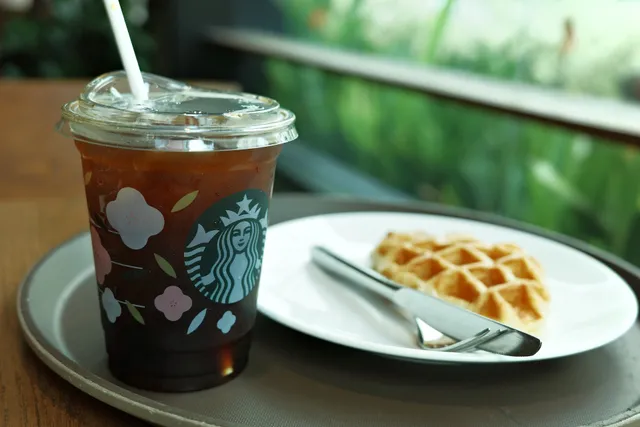 Starbucks Lotte Nam Sài Gòn