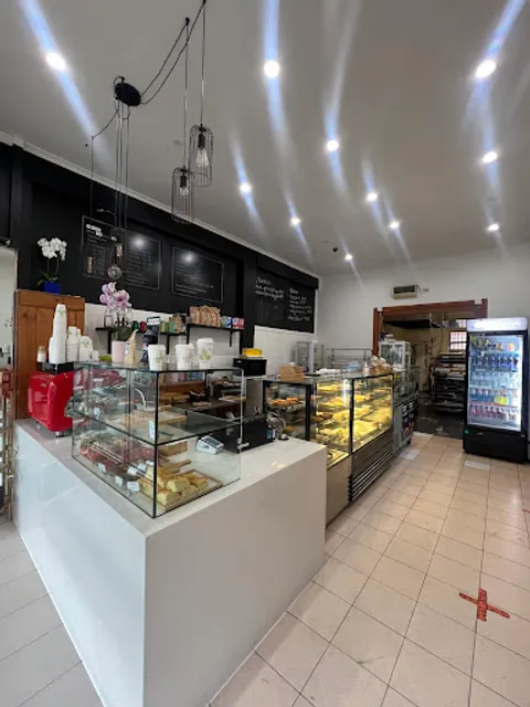 Bake'n Flake Bakery & Cafe