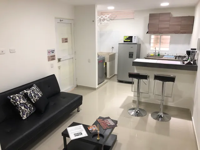 Charlot Apastaestudios